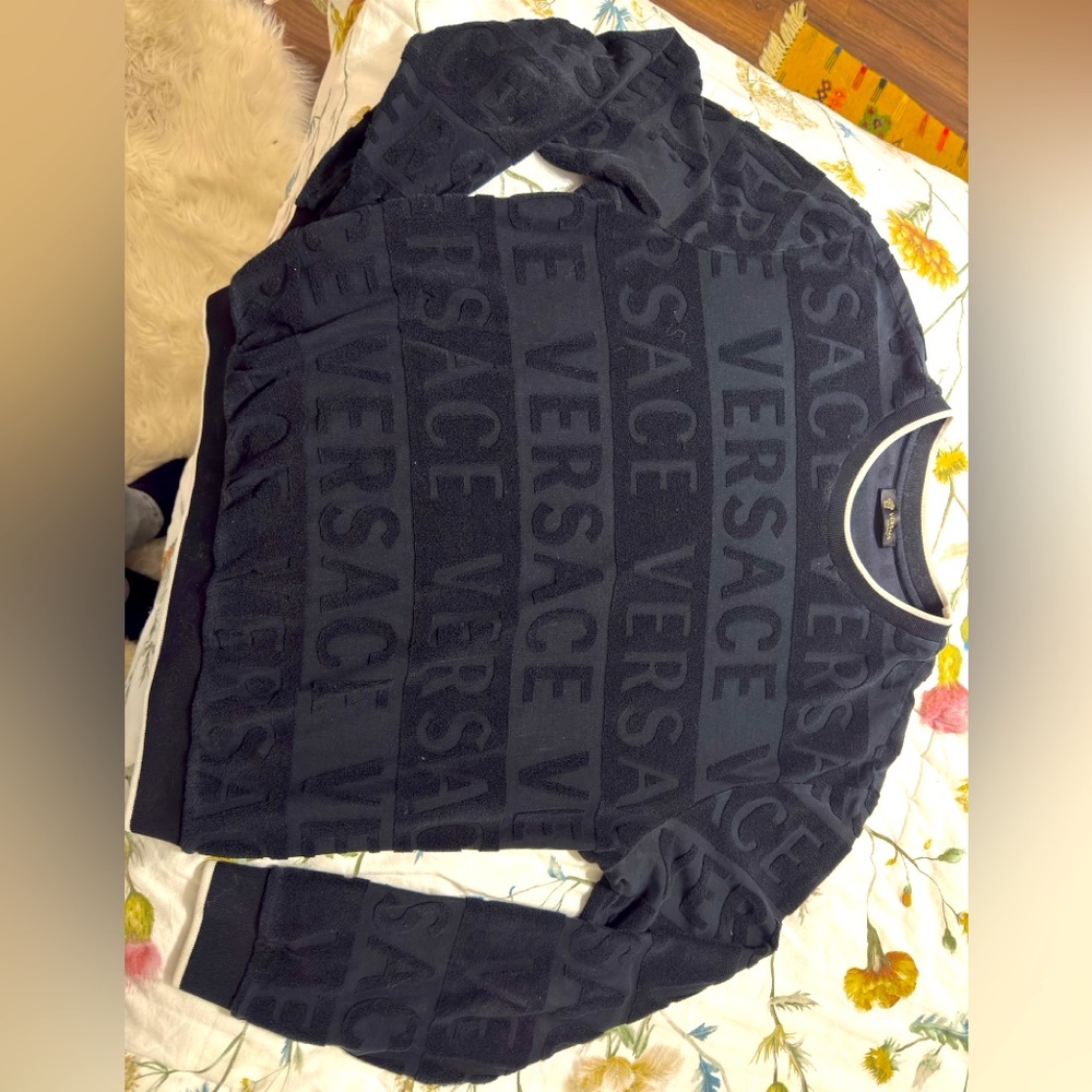 Versage sweatshirt excellent condition, size medium only for 450🔥☄️🔥